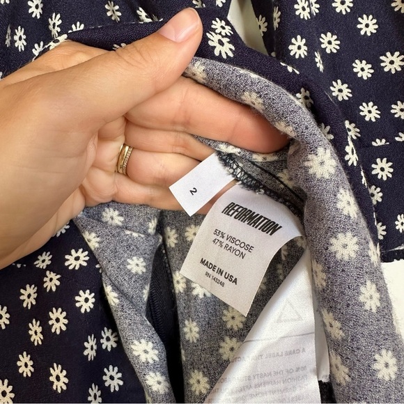 Reformation Heidi Dress in Navy Blue Daisy Print Size 2 - Picture 9 of 13
